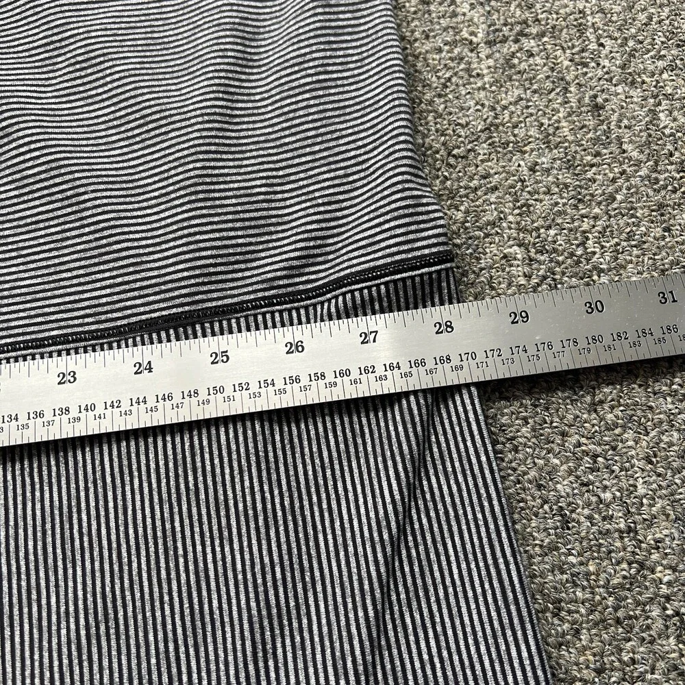 Lululemon Vinyasa Scarf Womens One Size Black Gray Tonka Stripes 28x26‎ Zipper